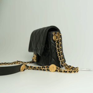 Chanel 22A Small Flap Bag phong cách